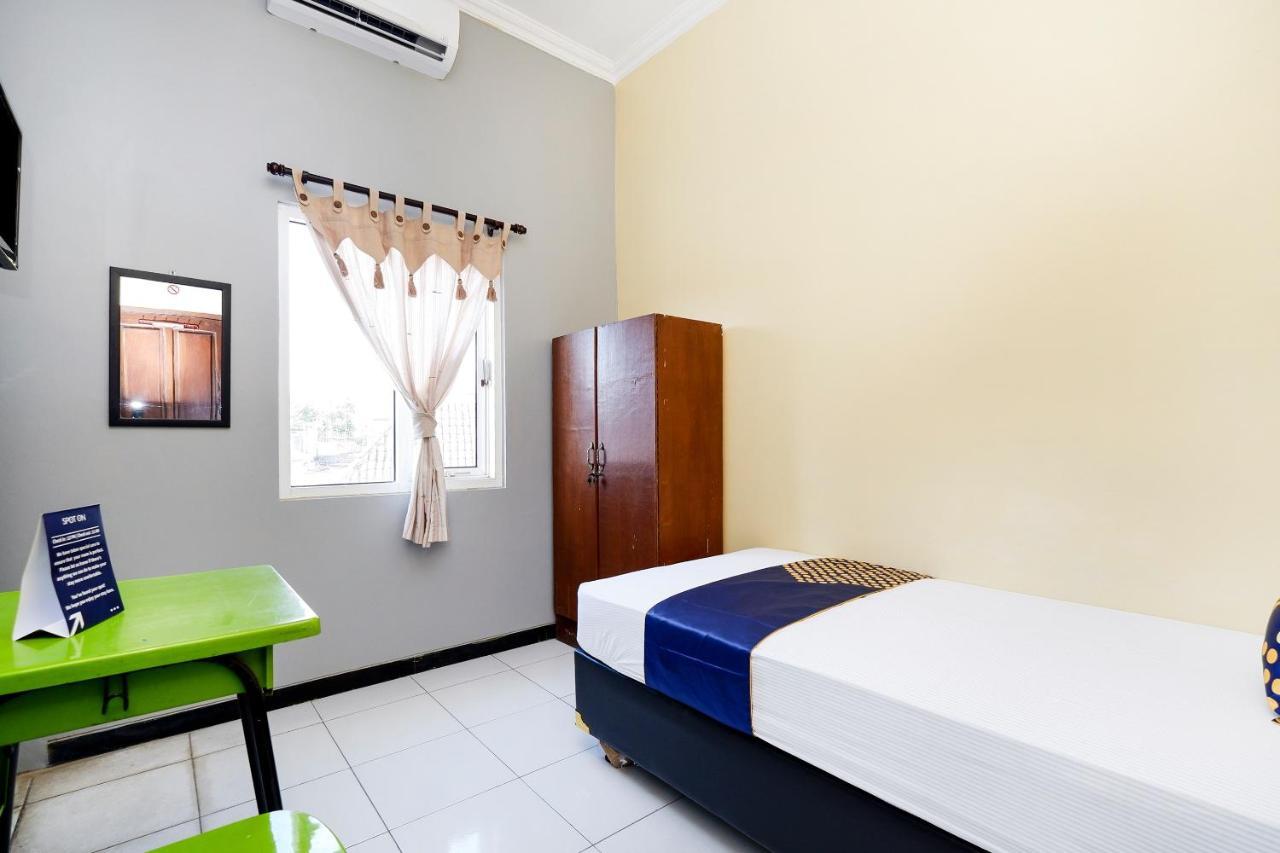 Super Oyo 2209 Solo Point Guest House Syariah Exterior foto