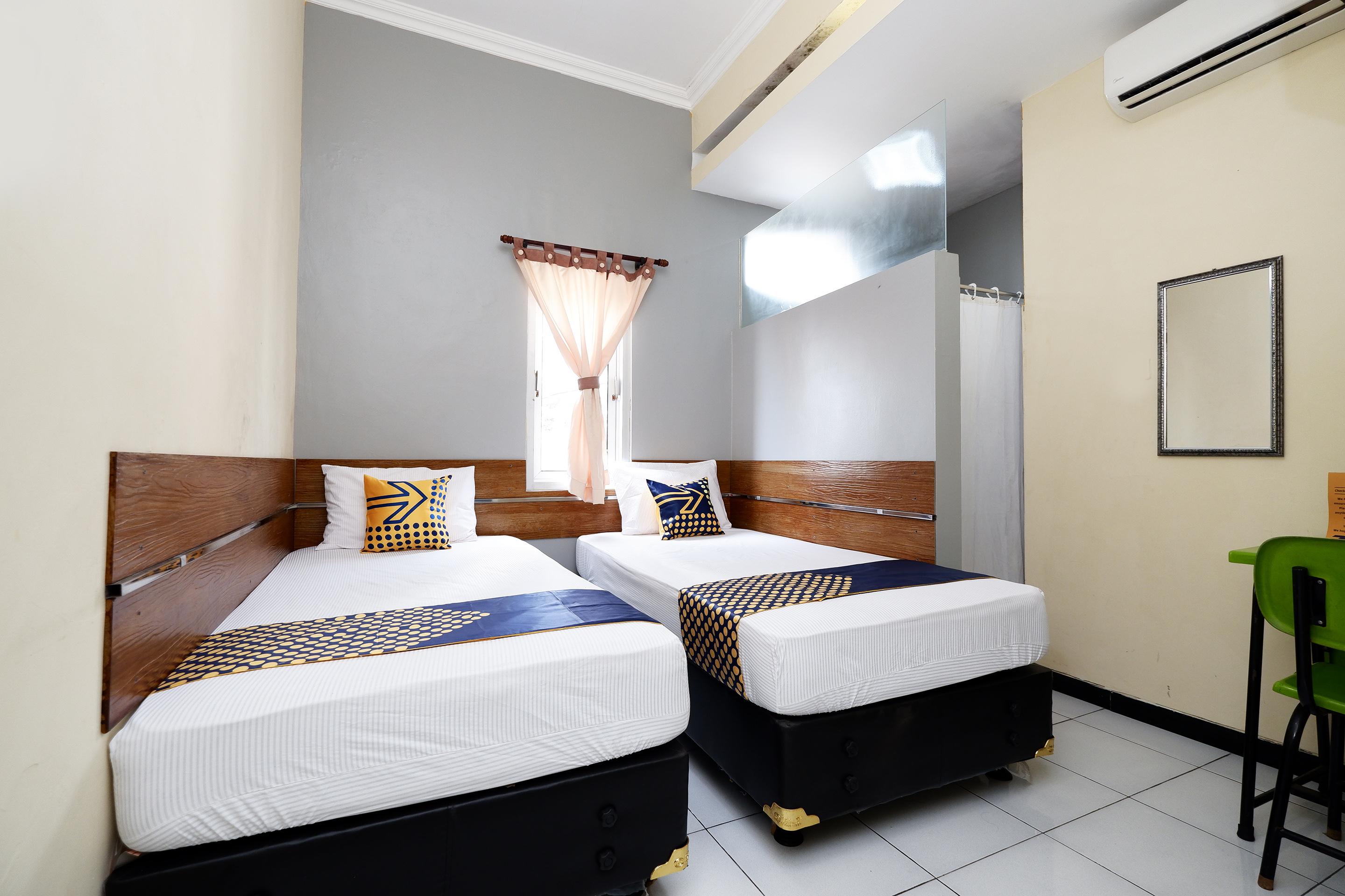 Super Oyo 2209 Solo Point Guest House Syariah Exterior foto