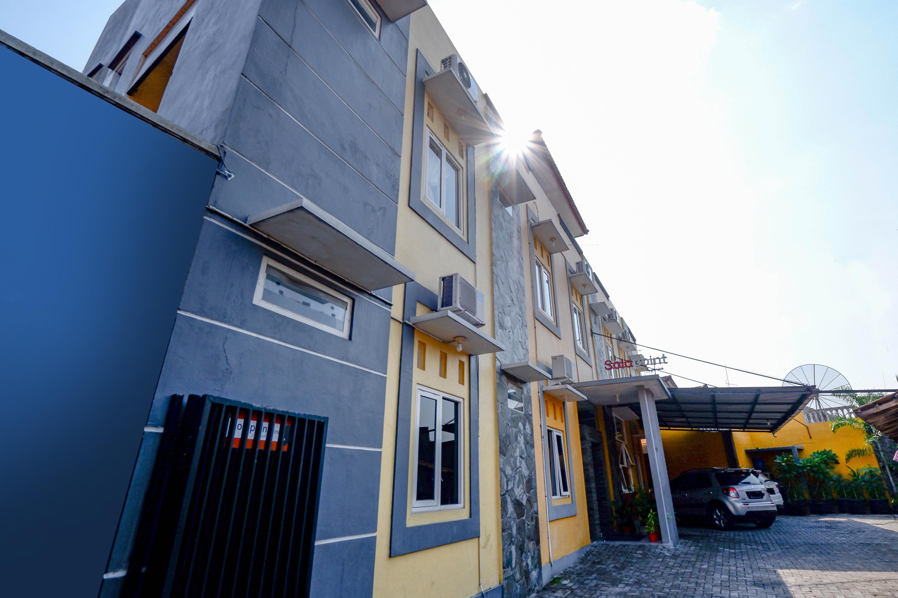 Super Oyo 2209 Solo Point Guest House Syariah Exterior foto