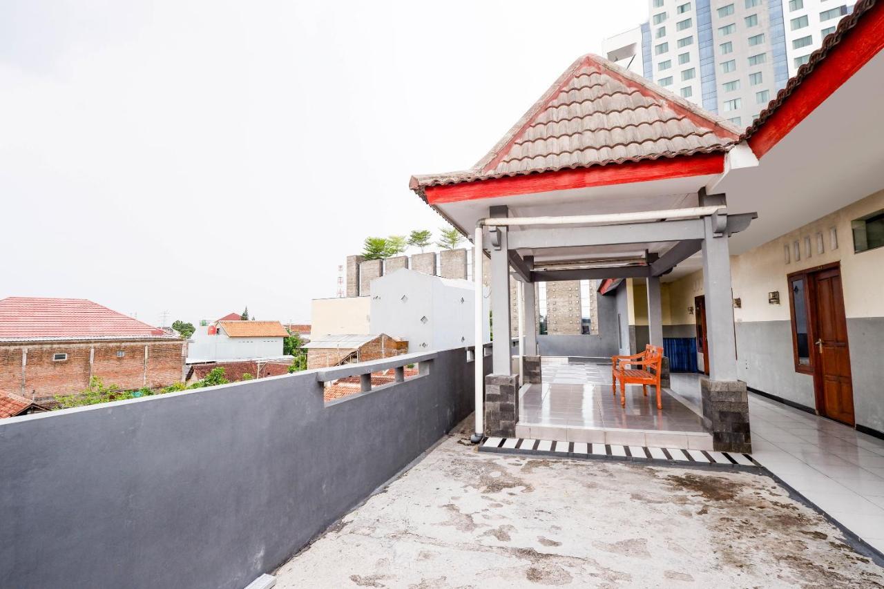 Super Oyo 2209 Solo Point Guest House Syariah Exterior foto